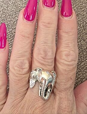 New Silver plated elephant head Ring size 7
